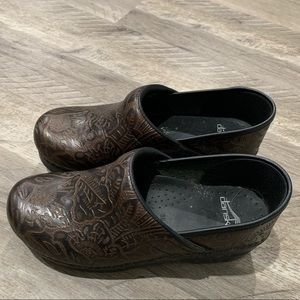 Dansko clogs size 38